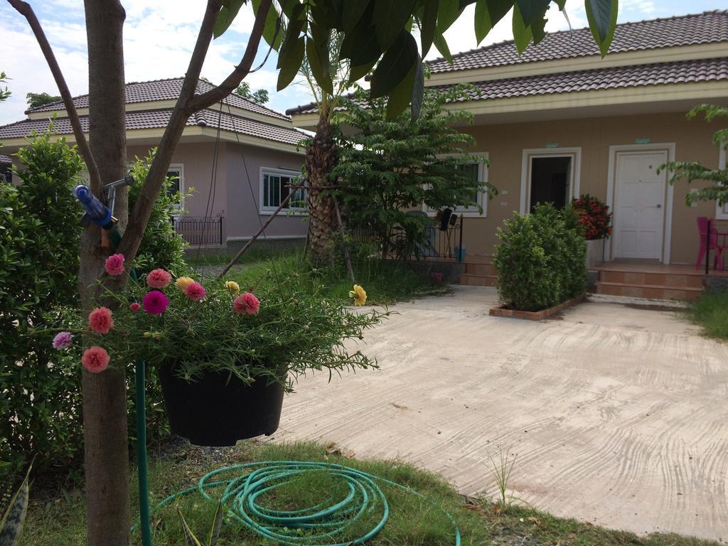 Nadee Resort Udonthani Szoba fotó